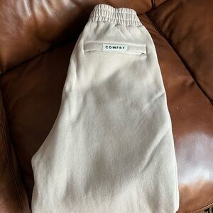 Comfort Travel Sweatpants in size small color Stone NEVER WORN NWOT